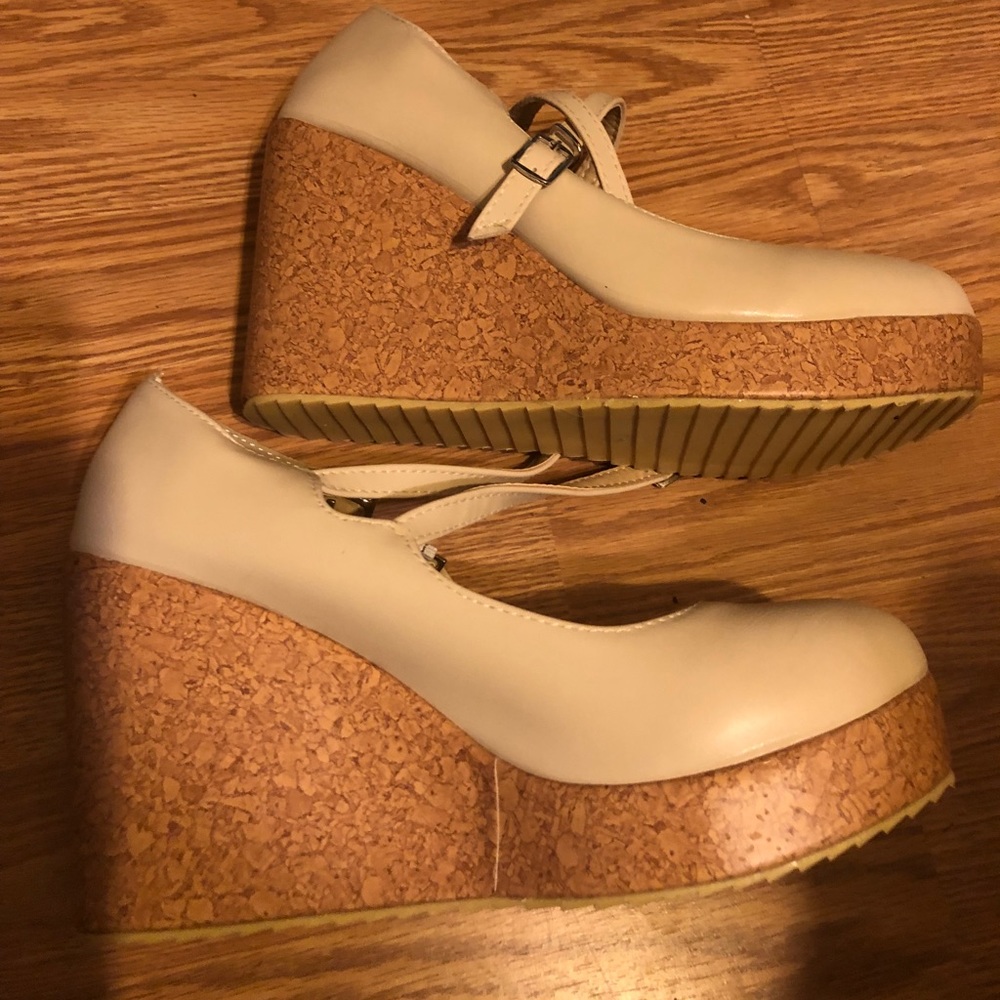 😍Cream Mary Jane Wedges😘